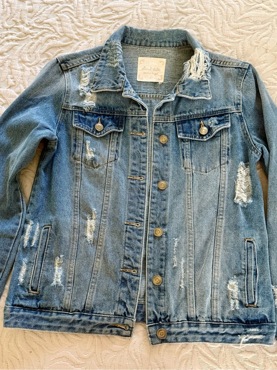 Altar'd State Jackets & Blazers - Altar’d State Distressed Blue Denim Jacket - Women